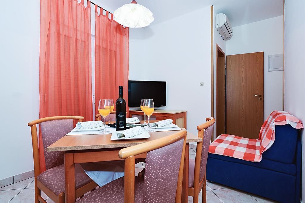 Apartments Lucija ซูโกชัน ภายนอก รูปภาพ